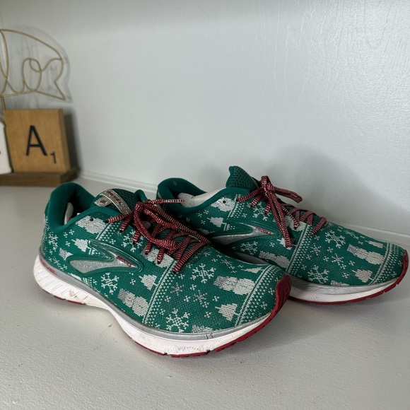 Brooks Revel 3 Ugly Christmas Sweater Running Shoes Snowman Green Mens - Size 11 - Picture 5 of 9